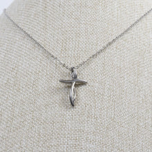 Cargar imagen en el visor de la galería, Dije Cruz Torcida Plata