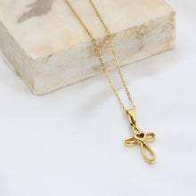 Cargar imagen en el visor de la galería, Dije Cruz Corazón