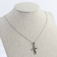 Cargar imagen en el visor de la galería, Dije Cruz Corazón Plata