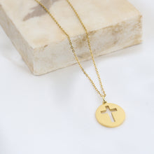 Cargar imagen en el visor de la galería, Dije Redondo Cruz
