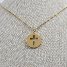 Cargar imagen en el visor de la galería, Dije Redondo Cruz