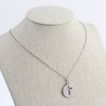 Cargar imagen en el visor de la galería, Dije Redondo Cruz Plata