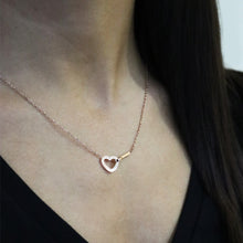 Cargar imagen en el visor de la galería, Collar Corazón con Llave