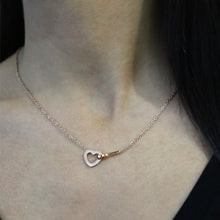 Cargar imagen en el visor de la galería, Collar Corazón con Llave