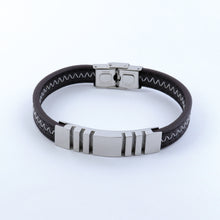 Cargar imagen en el visor de la galería, Pulsera Caballero Cuero con Placa