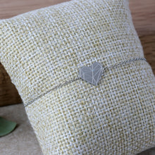 Cargar imagen en el visor de la galería, Pulsera Corazón Geométrico Plata