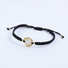 Cargar imagen en el visor de la galería, Pulsera Hilo Negro Círculo Beige