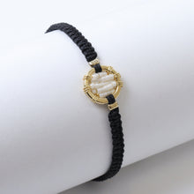 Cargar imagen en el visor de la galería, Pulsera Hilo Negro Círculo Beige