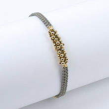 Cargar imagen en el visor de la galería, Pulsera Hilo Gris y Bolitas Doradas