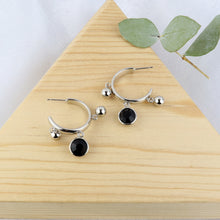 Cargar imagen en el visor de la galería, Media Arracada Cristal Negro