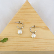 Cargar imagen en el visor de la galería, Huggie con Perla Plata