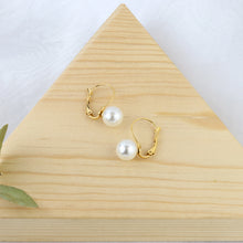 Cargar imagen en el visor de la galería, Arete Perla Dorado