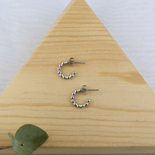 Cargar imagen en el visor de la galería, Arracadas Bolitas