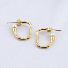 Cargar imagen en el visor de la galería, Arete Irregular Perla