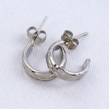 Cargar imagen en el visor de la galería, Arracada Martillada