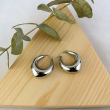 Cargar imagen en el visor de la galería, Arracada Bombacha Ovalada