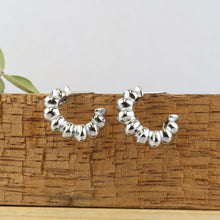 Cargar imagen en el visor de la galería, Arracada Media Oruga Plata