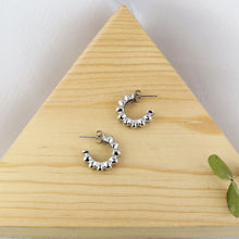 Cargar imagen en el visor de la galería, Arracada Media Oruga Plata