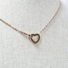 Cargar imagen en el visor de la galería, Collar Corazón con Llave